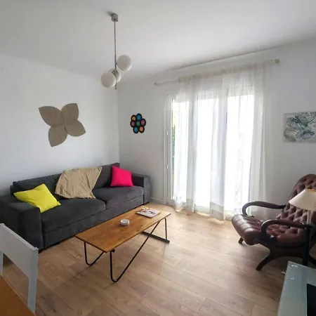 Mignon, Climatisé Avec Grande Appartement *